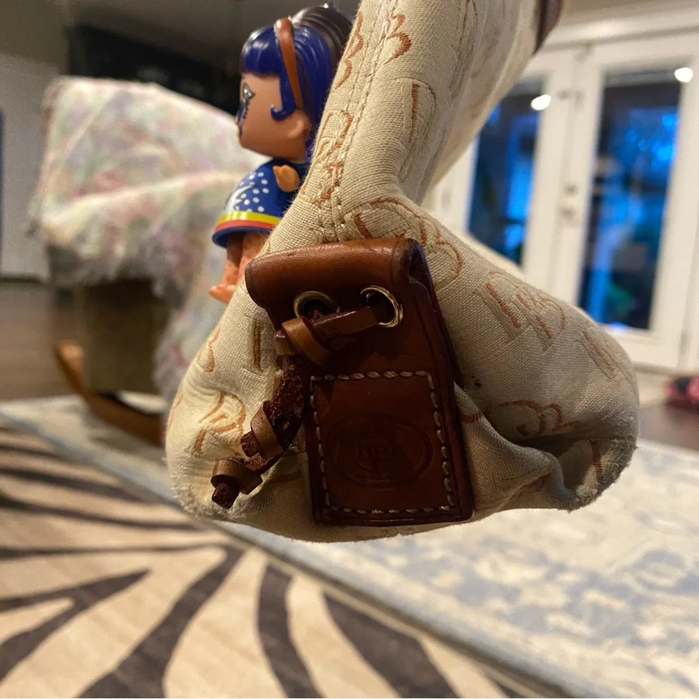Bag, Dooney & Bourke Tan Monogram Hobo - Picture 4 of 16